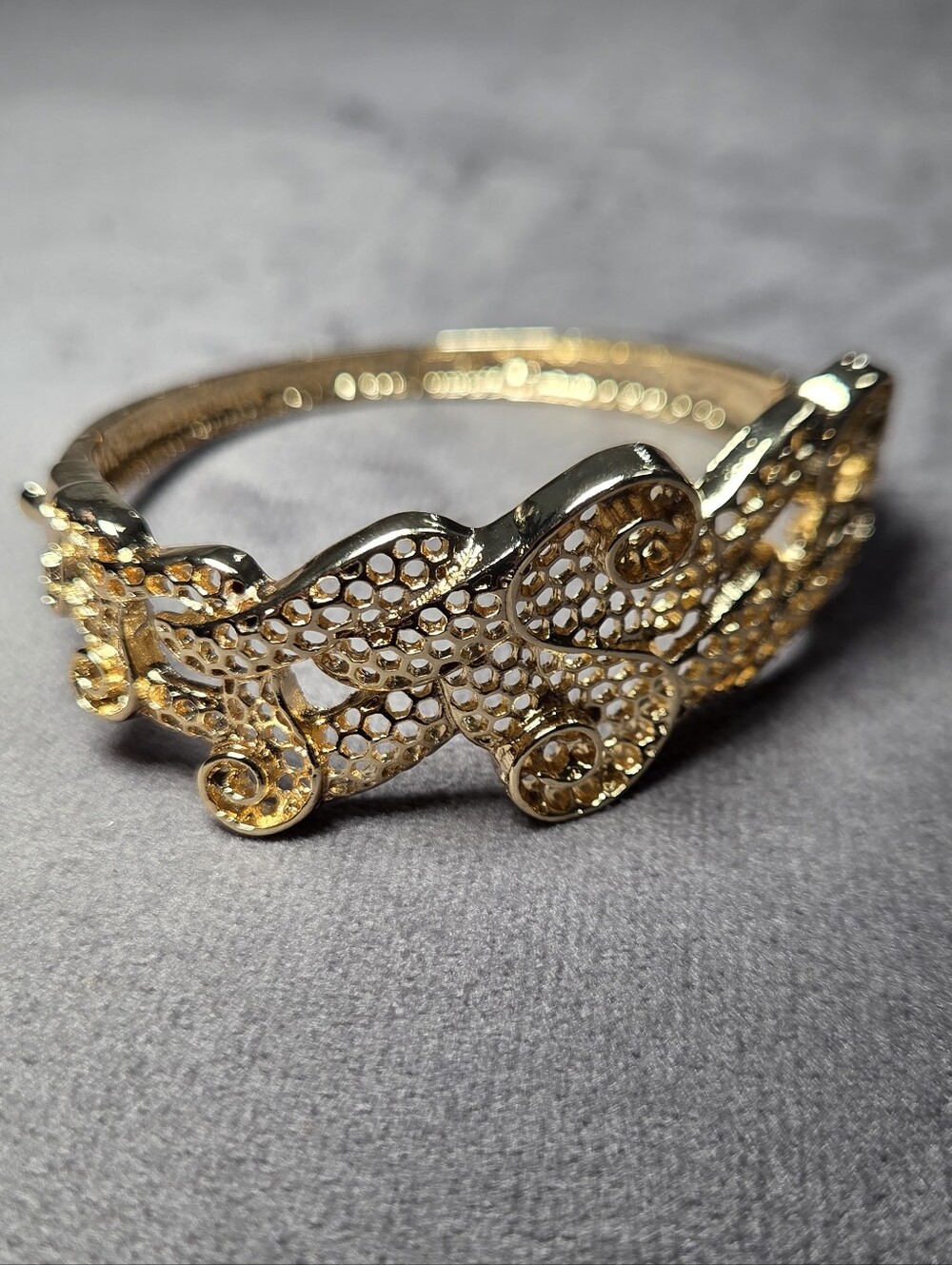 14K Yellow Gold Plated Filigree Motif Women's Bracelet - Elegant Gold Tone
